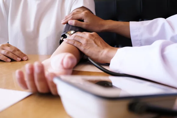 Cardiólogo con alta especialidad en ecocardiografía con Banorte Seguros y seguro de gastos médicos mayores en Tijuana y Tecate